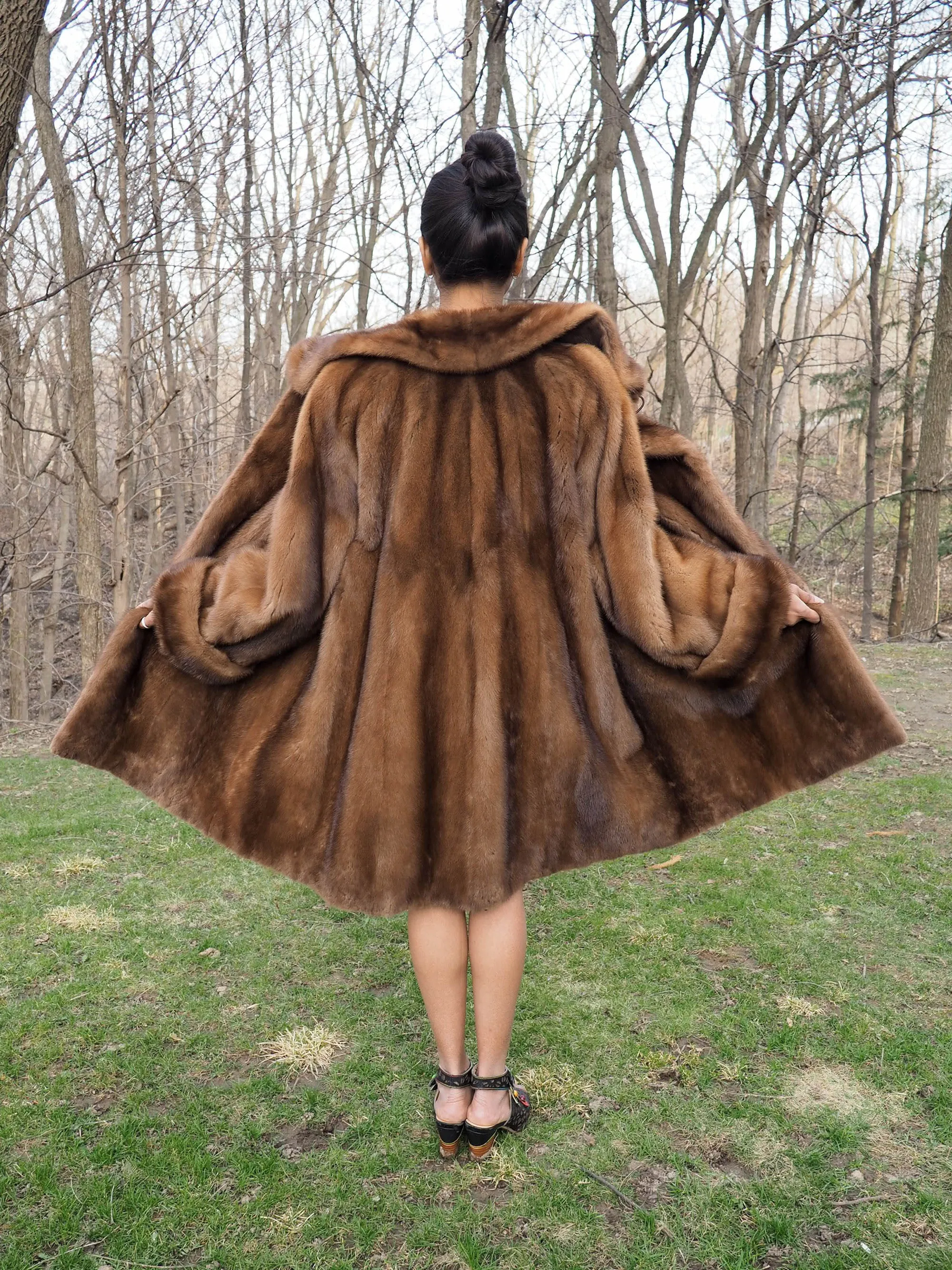 Brand New Luxurious Demi Buff Swing Canadian Mink Fur Coat Stroller L