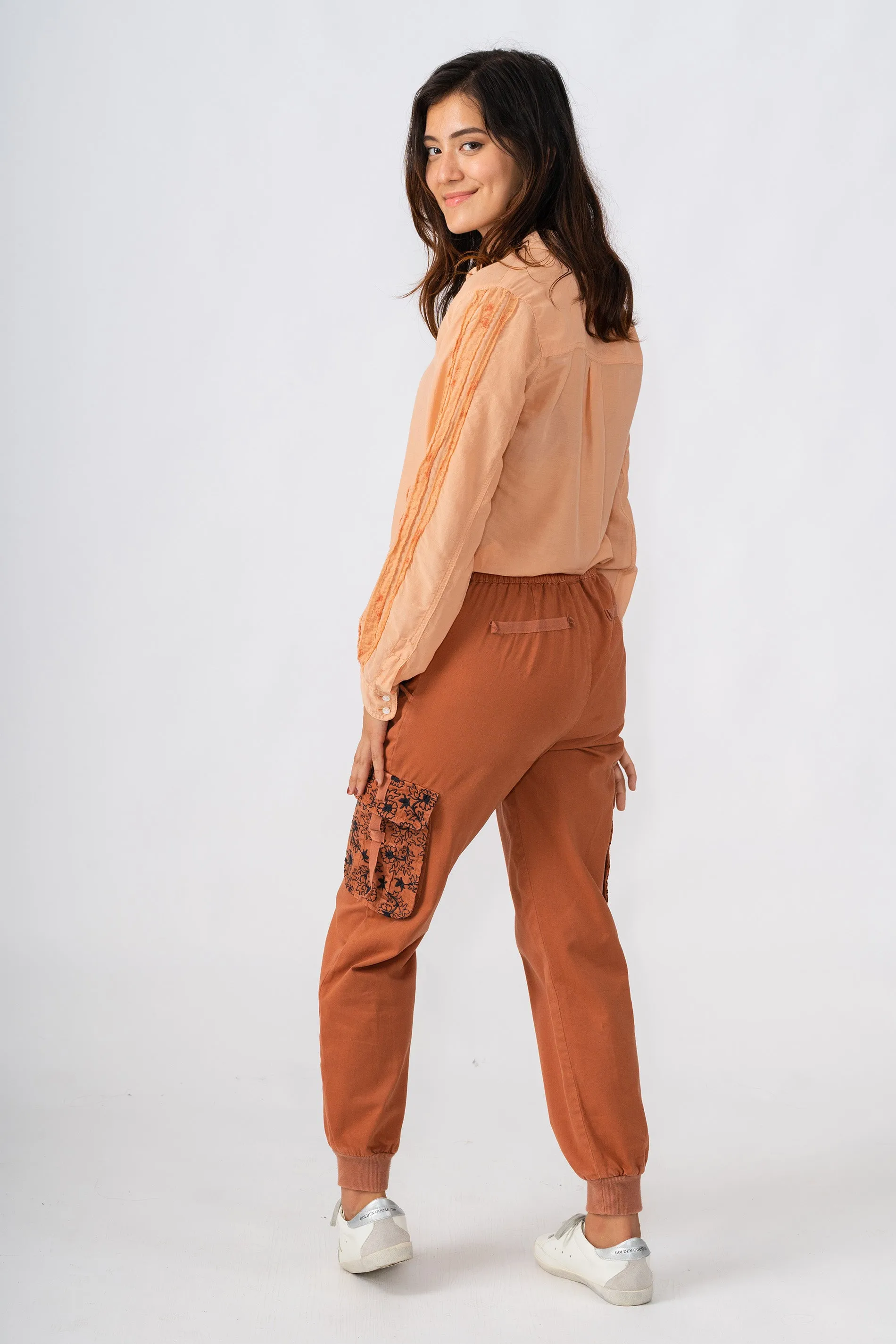 Cargo jogger with embroidery in Toffee Brown