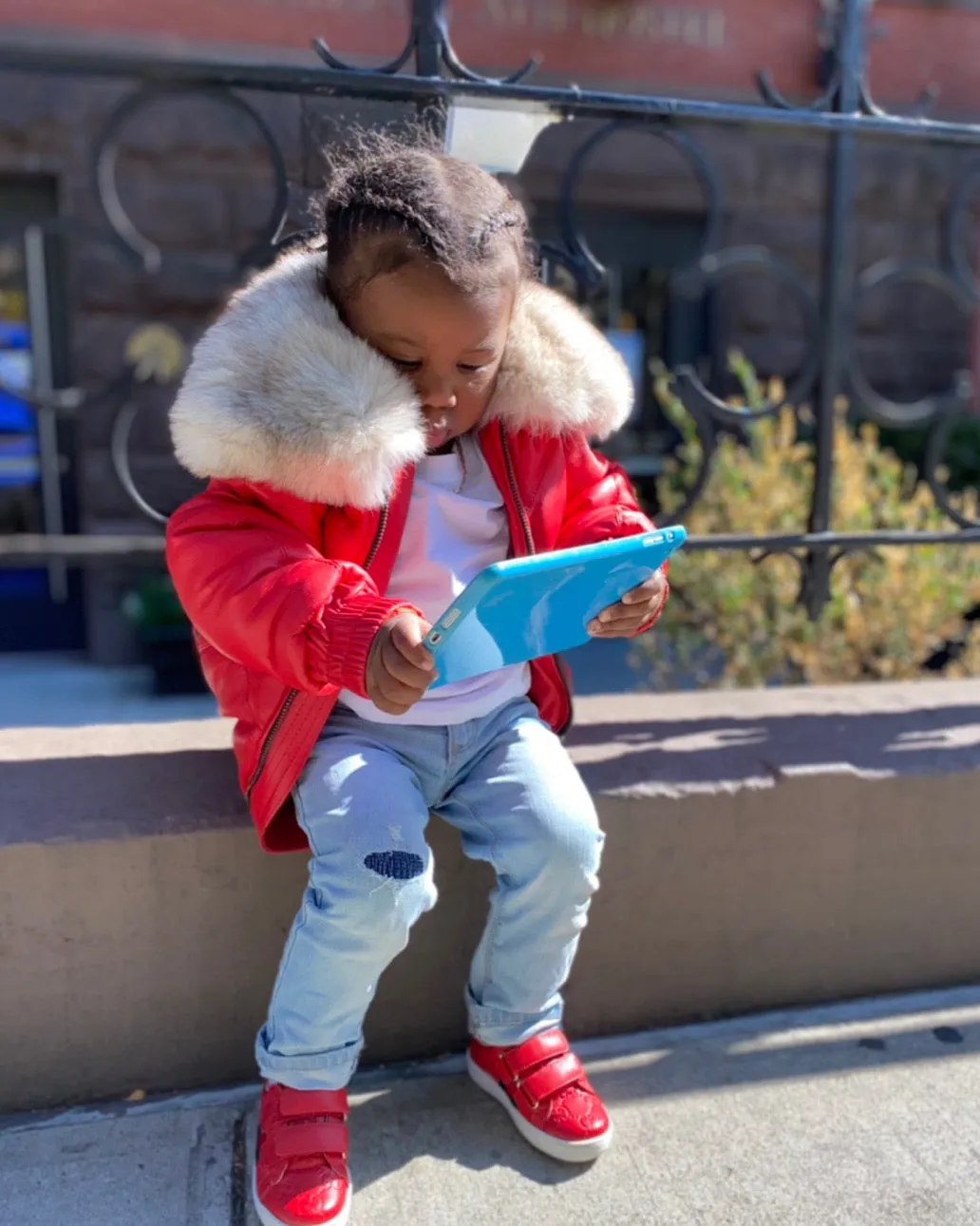 KIDS- RED V BOMBER WITH OFF WHITE FOX COLLAR