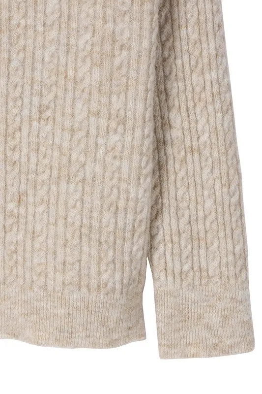 Rozlin Oversize cable sweater